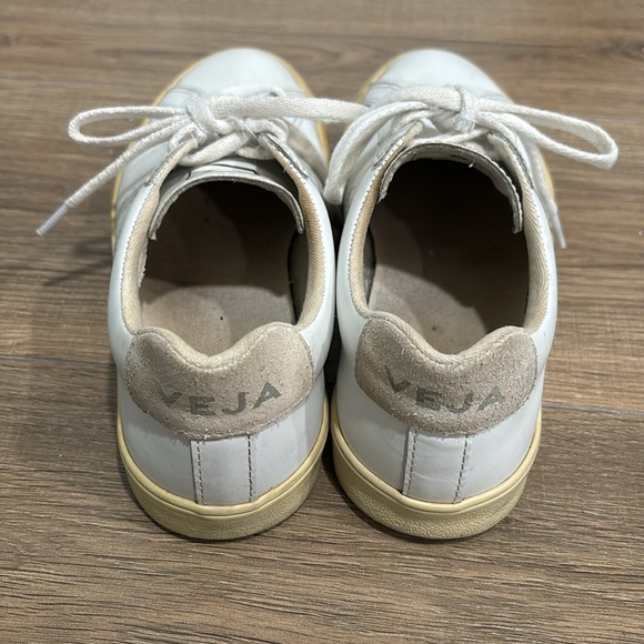 Veja white sneakers - Picture 3 of 9